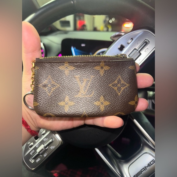 LOUIS VUITTON Monogram Key Pouch - Picture 3 of 4